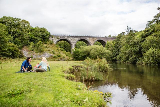 Hassop Station Apartment On The Monsal Trail Bakewell Exterior foto